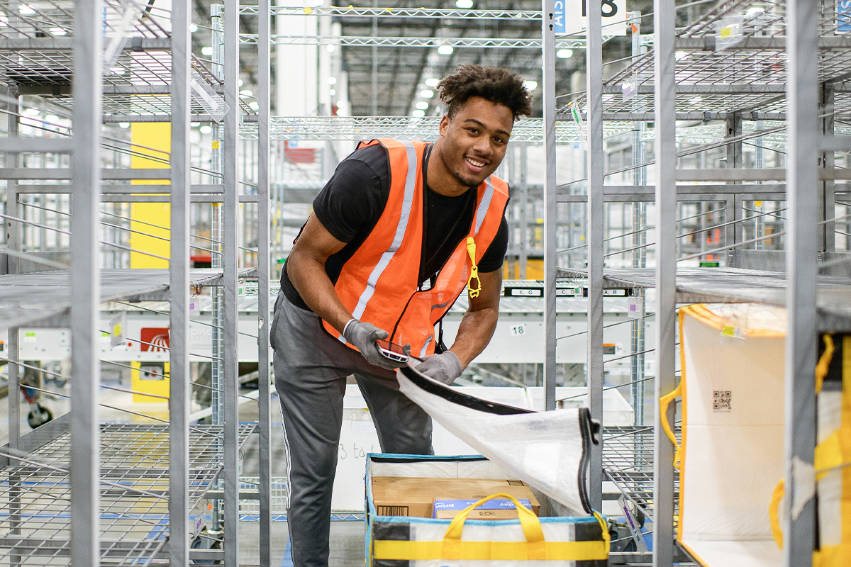 Amazon Warehouse Operative Job Description